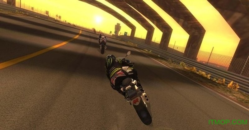 真实摩托车Real Moto最新版v1.1.79 安卓版